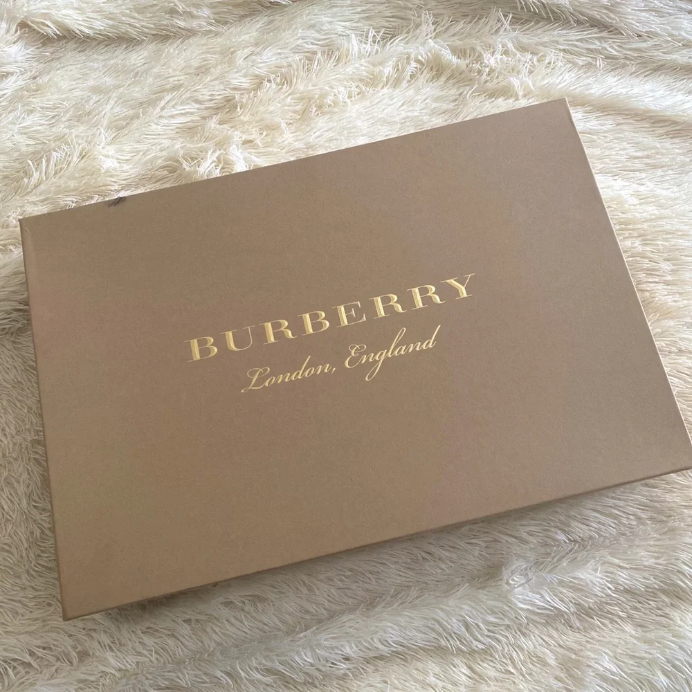 Burberry check rain boot (fits sizes 9-10) - Picture 2 of 13